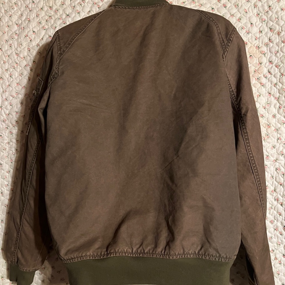 Abercrombie & Fitch khaki green bomber jacket in size med left shoulder pocket. - Picture 3 of 3